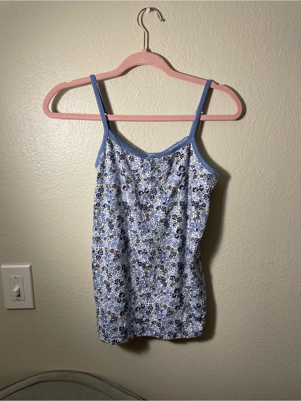 Arizona Jean Company Light Blue Floral Tank Top